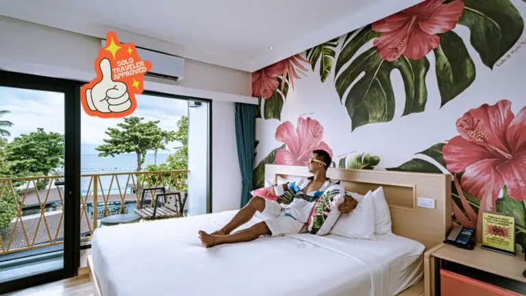 Fullmoon King Pool view