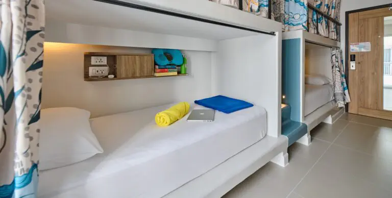 Phuket Patong 61 Ladie-TribeHideout-4Shared2