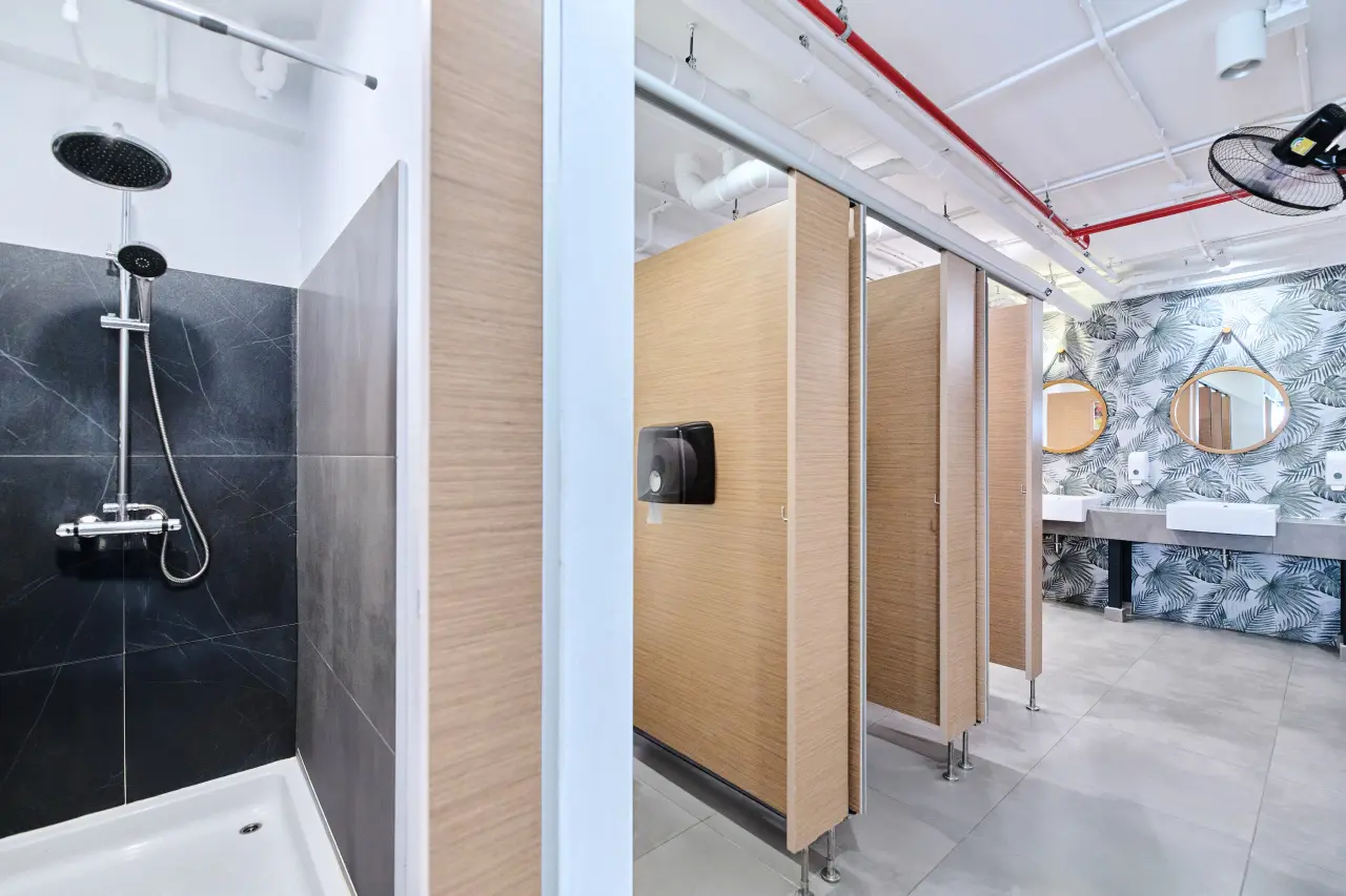 Ladies-Shared-Bathroom-03