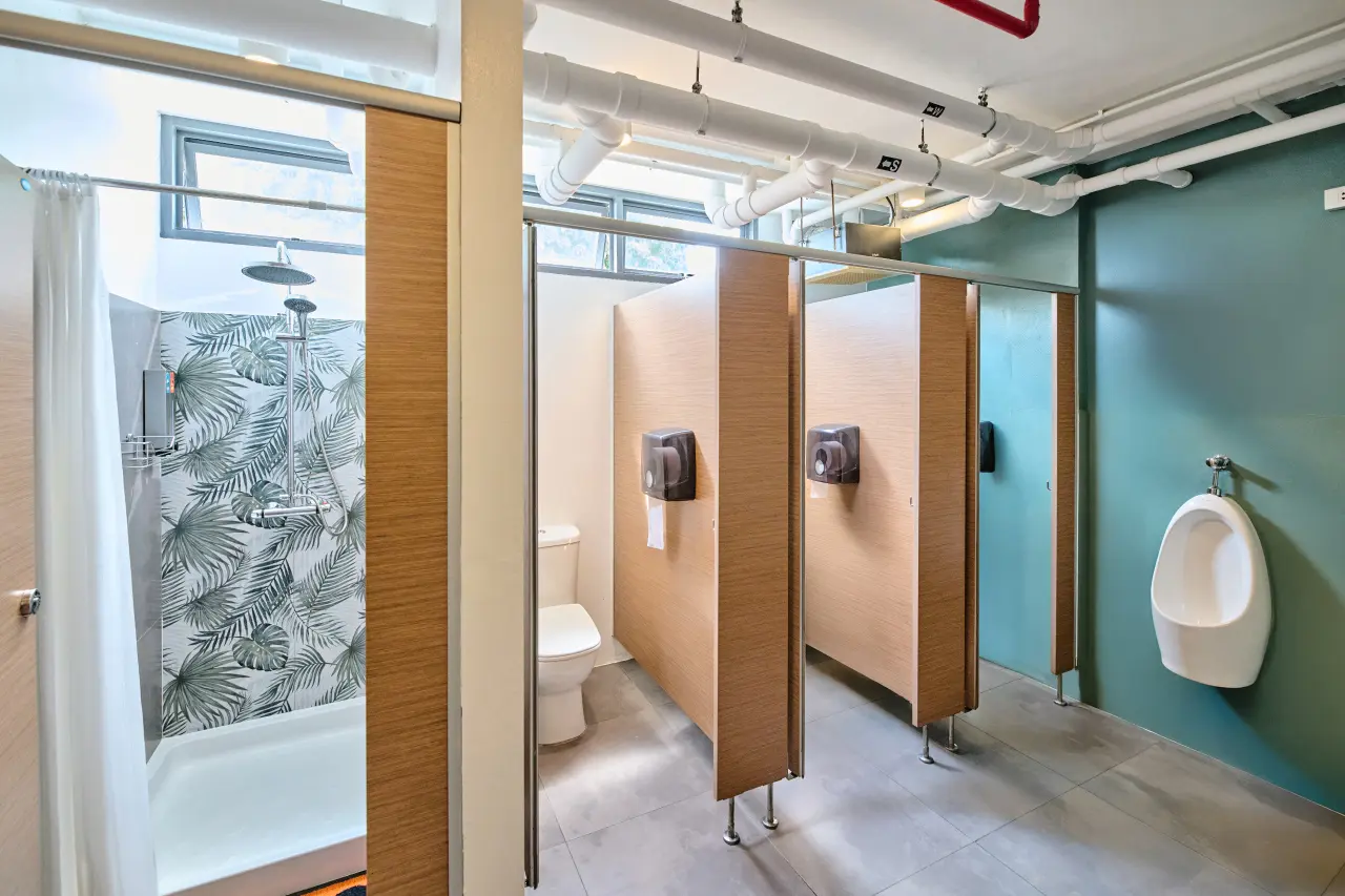 Male-Shared-Bathroom-04