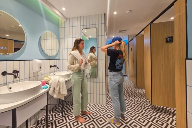 Bangkok Chinatown 125 Shared-Bathroom-Female8