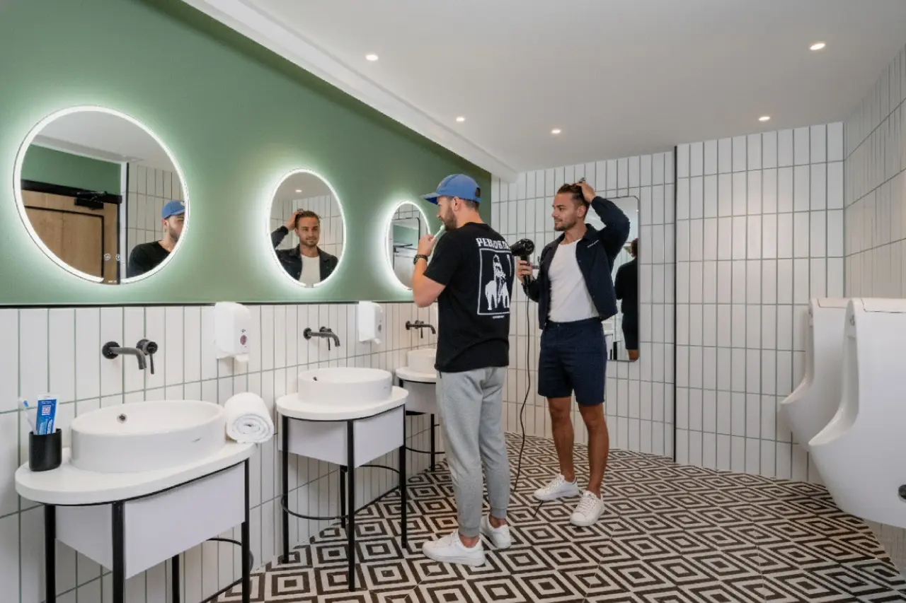 Shared-Bathroom_Male1