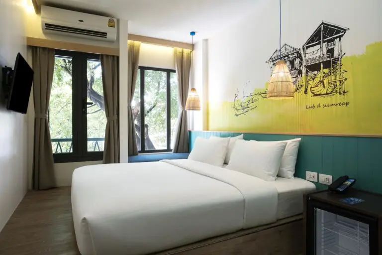 Cambodia Siem Reap 29 TONLÉ SAP KING (03)