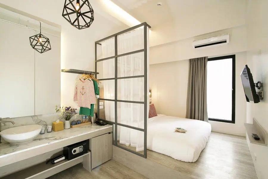 Manila Makati 279 06-Deluxe-King_ed-MK