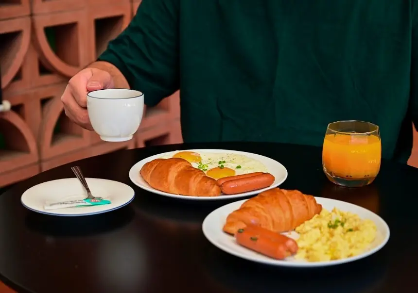 Cocktails Bites Good Vibes