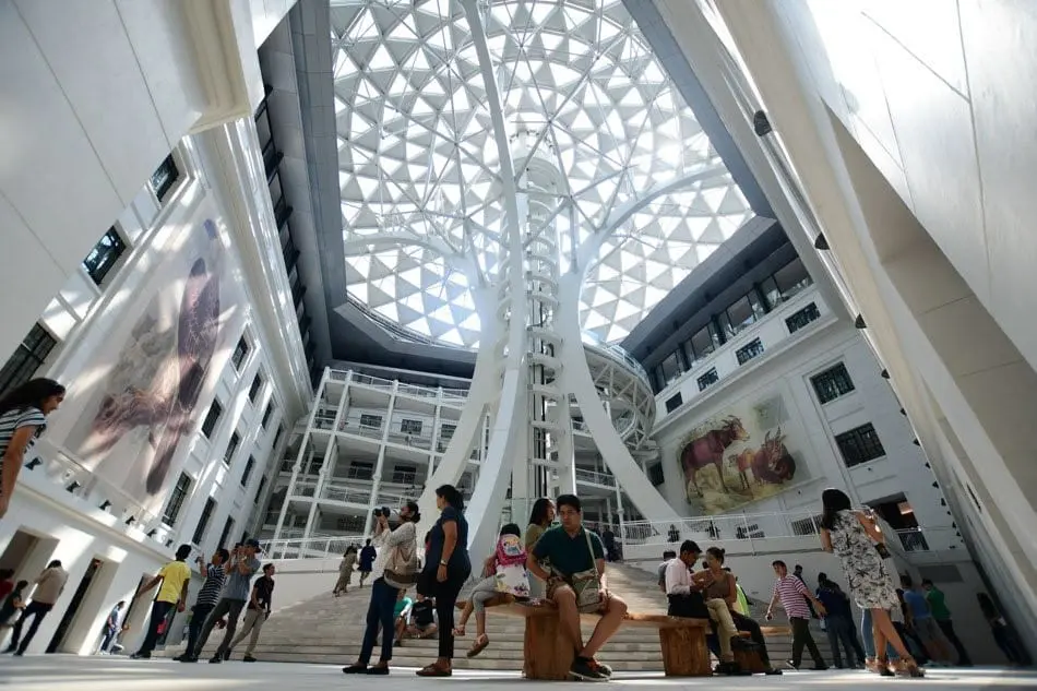 THE NATIONAL MUSEUM OF NATURAL HISTORY