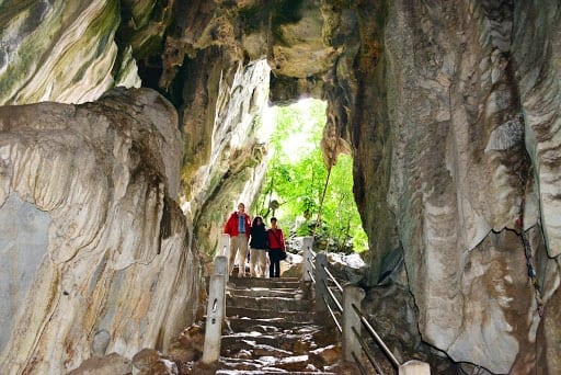 Phnom Chhngok Cave Temple