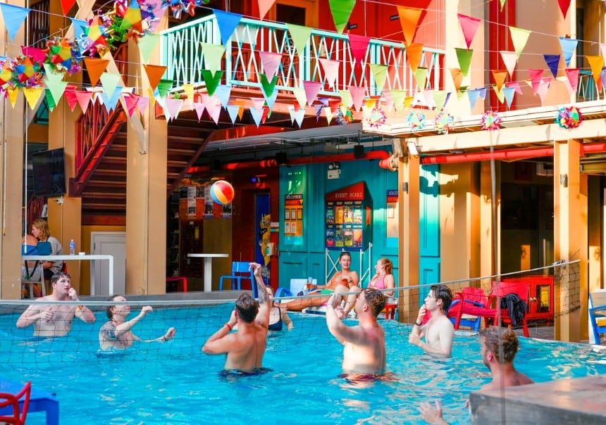 SR Pool with Swim Up Bar