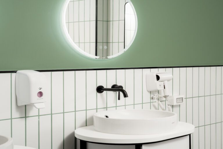 Gemeinschafts-Badezimmer_Männlich5